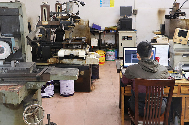 模具设备（线切割机）Wire cutting machine